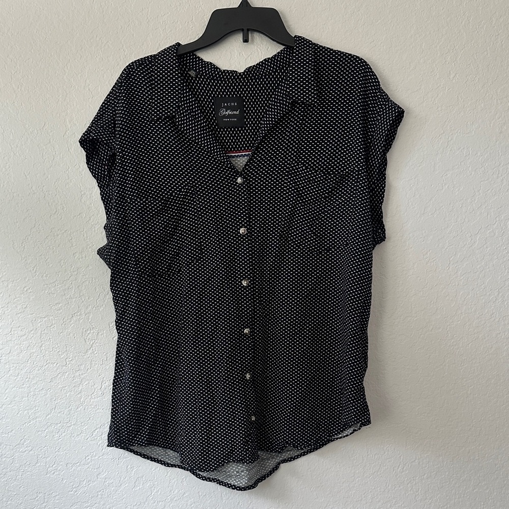 JACHS Girlfriend NY- Black and White Button-Down Shirt